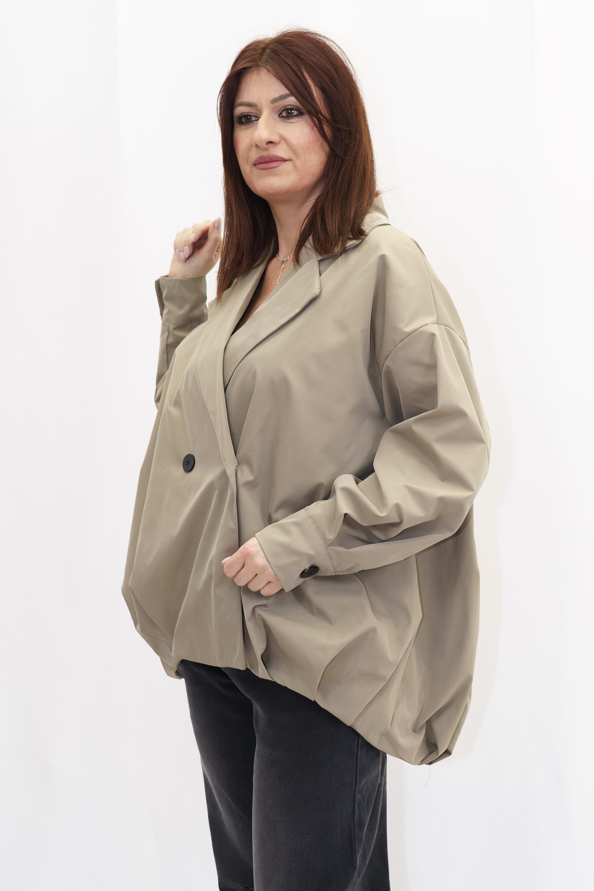 Chaqueta Oversize Taupe – Efecto Impermeable