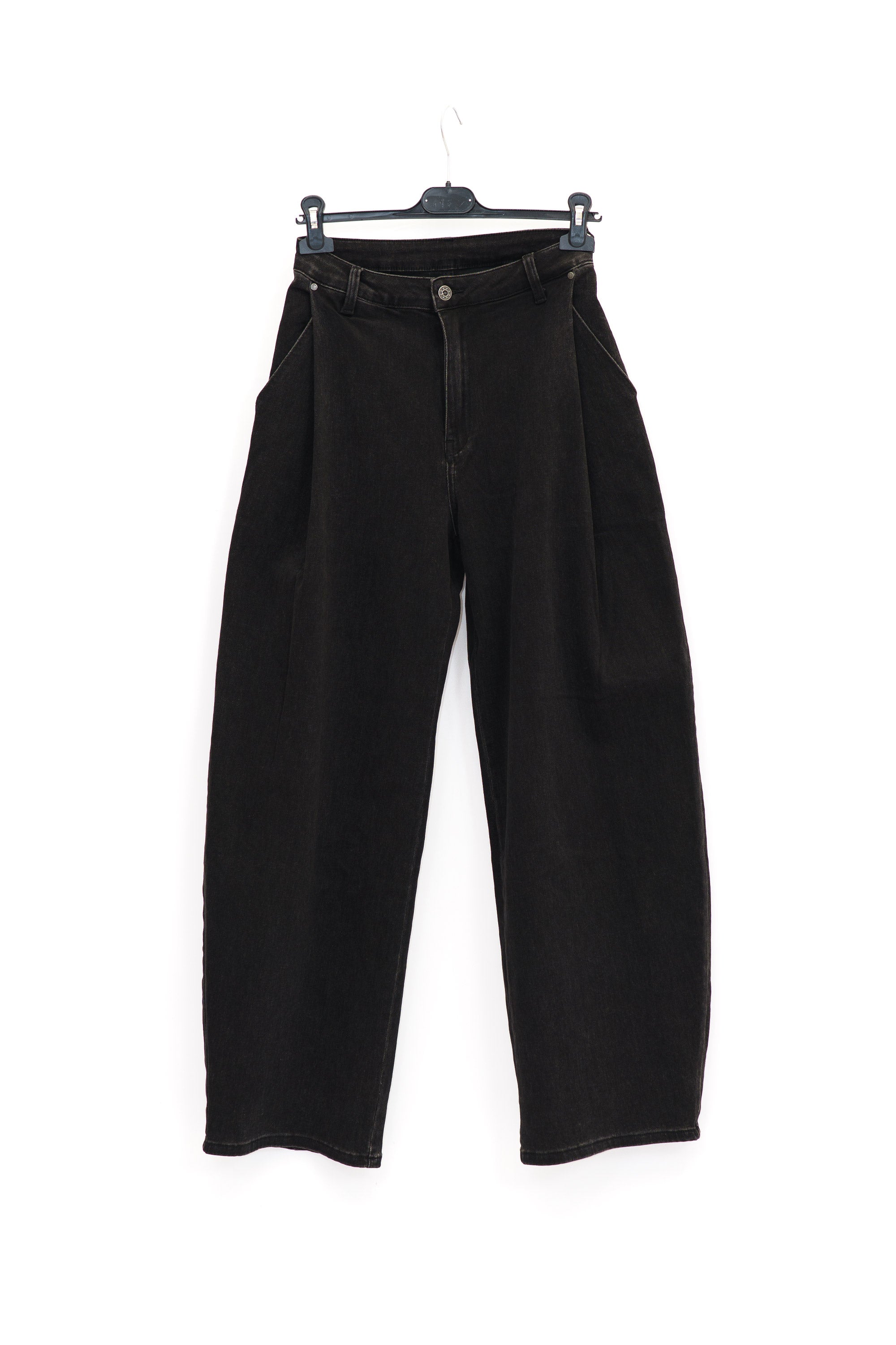Jeans Mujer Corte Barrel Negro con Pinza