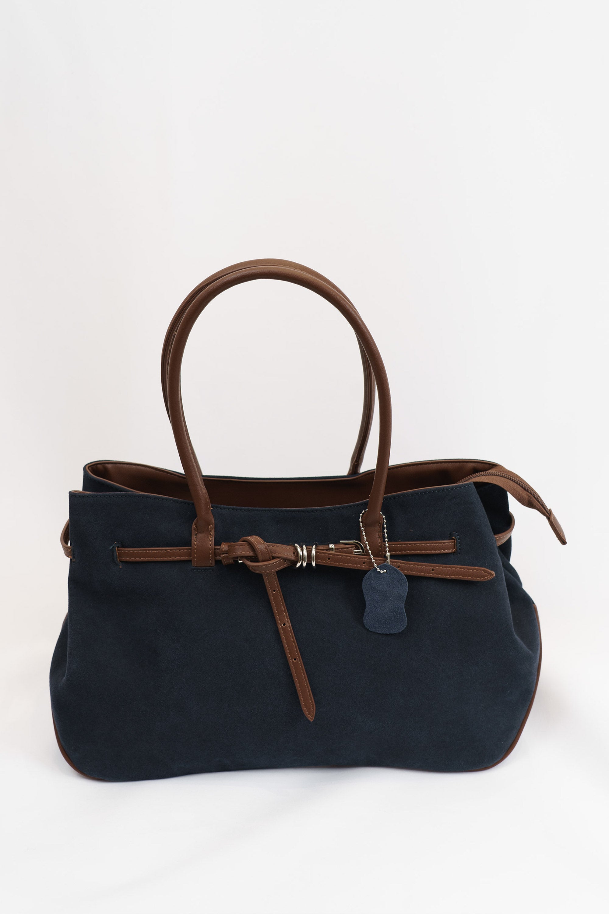 Bolso shopper azul marino con detalles marrón y correa ajustable para mujer