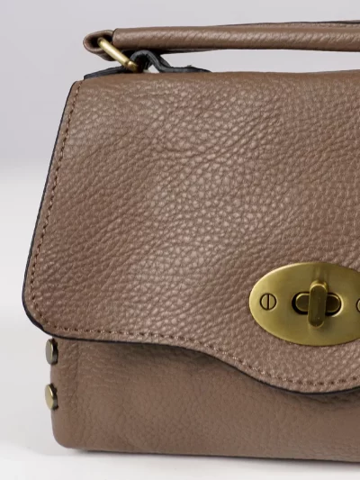 Bolso taupe con tachuelas  elevee Es