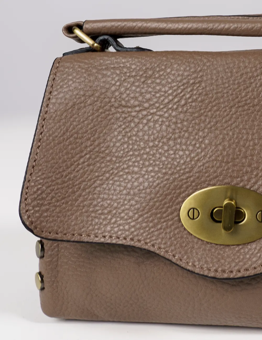 183-4 taope2 | elevee. Es Bolso taupe con tachuelas elevee Es