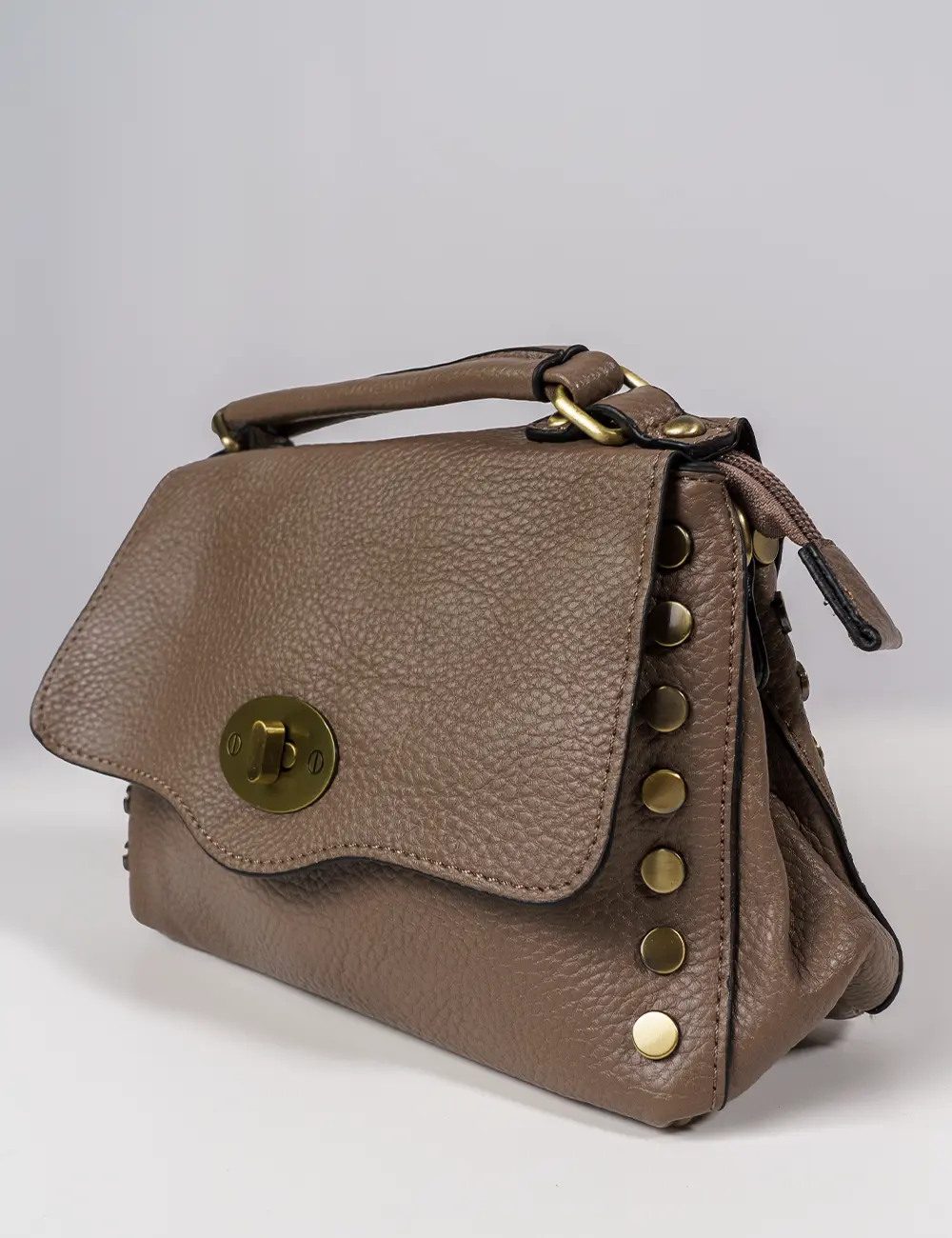 183-4 taope3 | elevee. Es Bolso taupe con tachuelas elevee Es