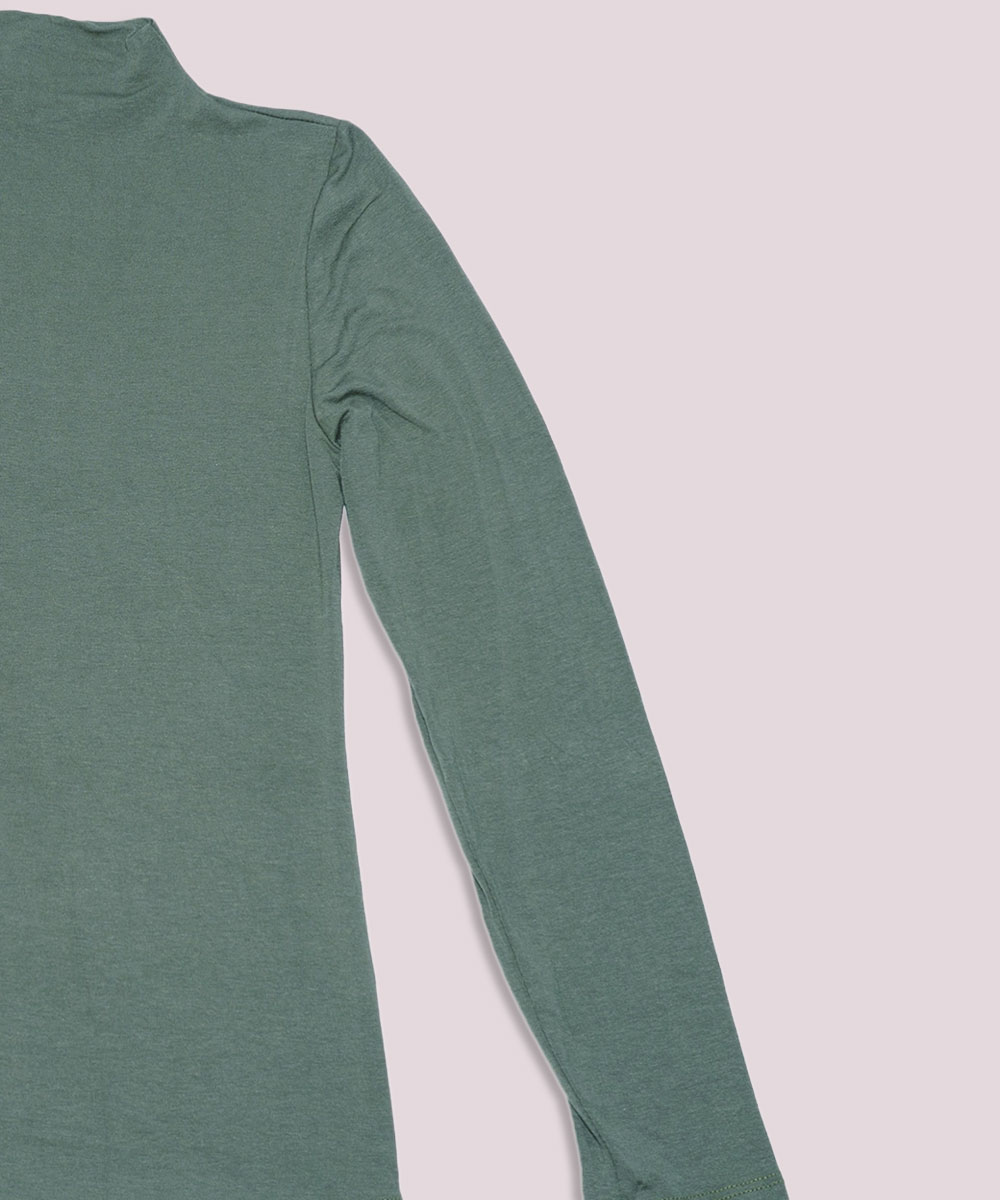 22017-verde-3 | elevee. Es Camiseta cuello alto verde elevee Es