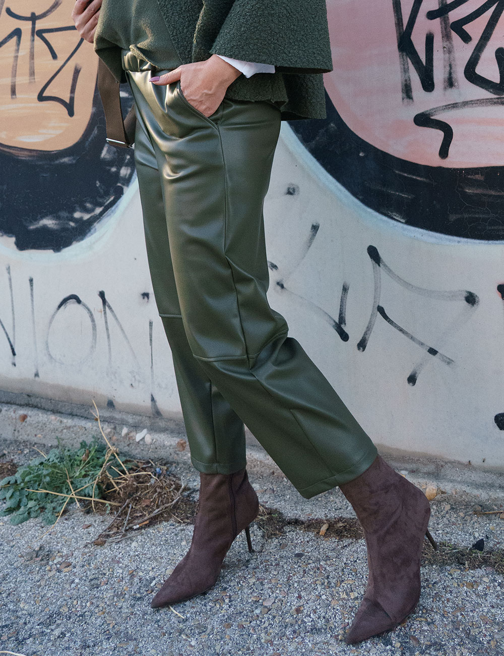 25348-v4 | elevee. Es Pantalón verde elevee Es