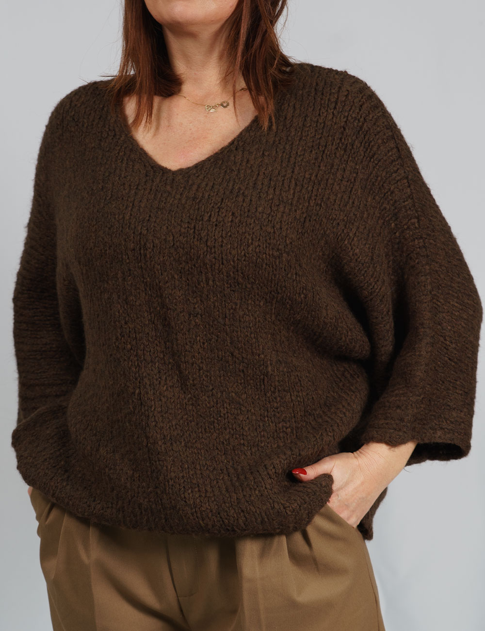 2648-m4 | elevee. Es Jersey de punto suave color marrón elevee Es