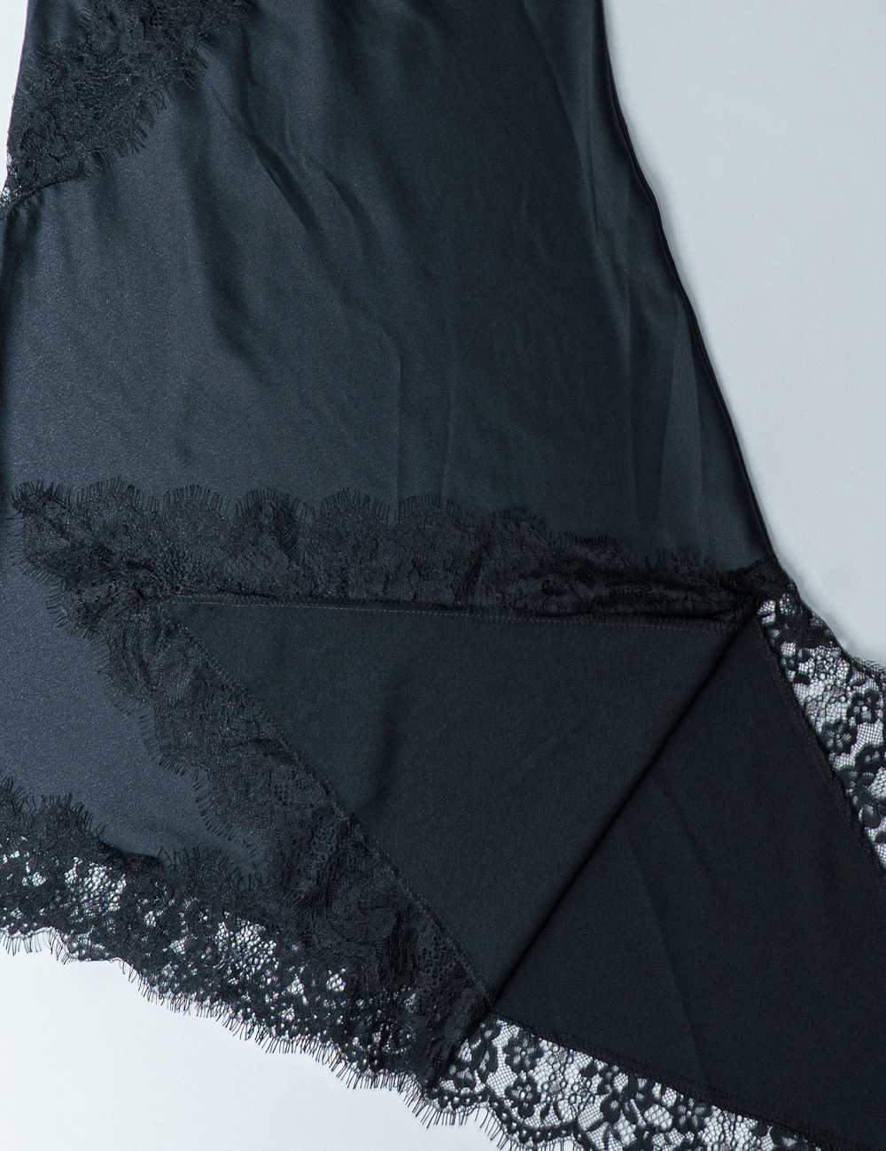 55176 negro-4 | elevee. Es Vestido lencero asimÉtrico negro elevee Es