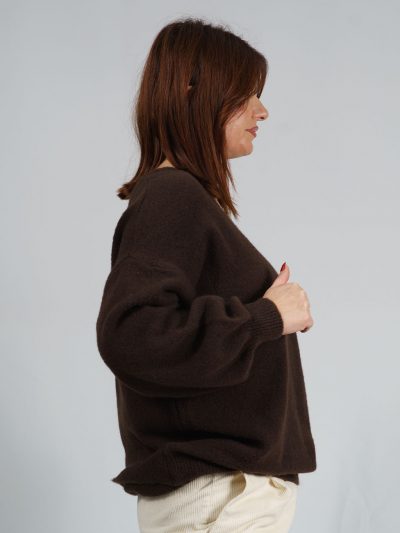 Jersey de punto marrón cuello V