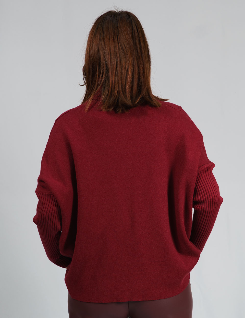 Zs5358-b5 | elevee. Es Jersey cuello alto burdeos elevee Es