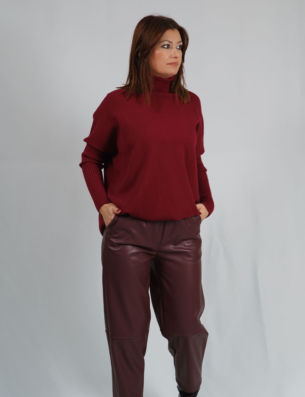 Zs5358-b6 | elevee. Es Jersey cuello alto burdeos elevee Es